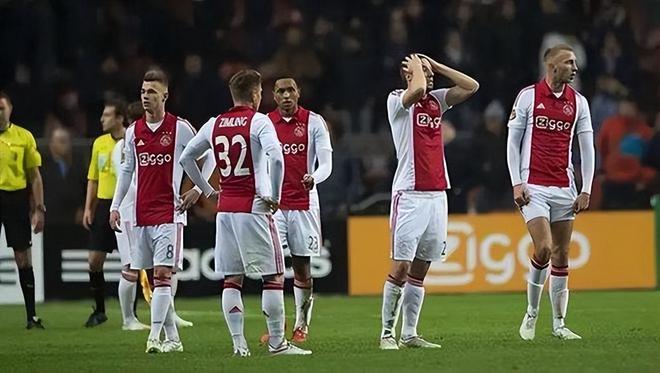 双膝跪滑 双膝跪滑